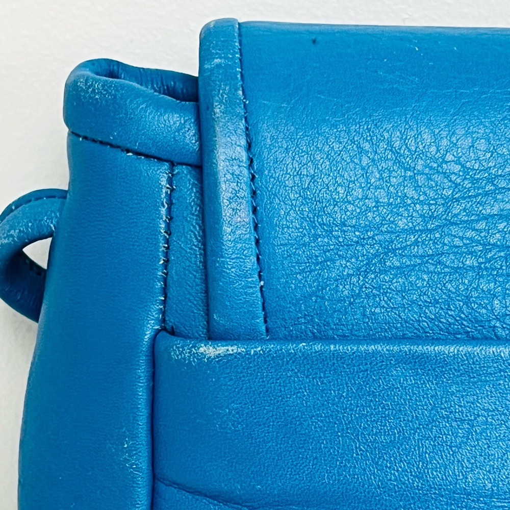 Bright Turquoise Leather with Abstract Detail Crossbody - Picture 11 of 12